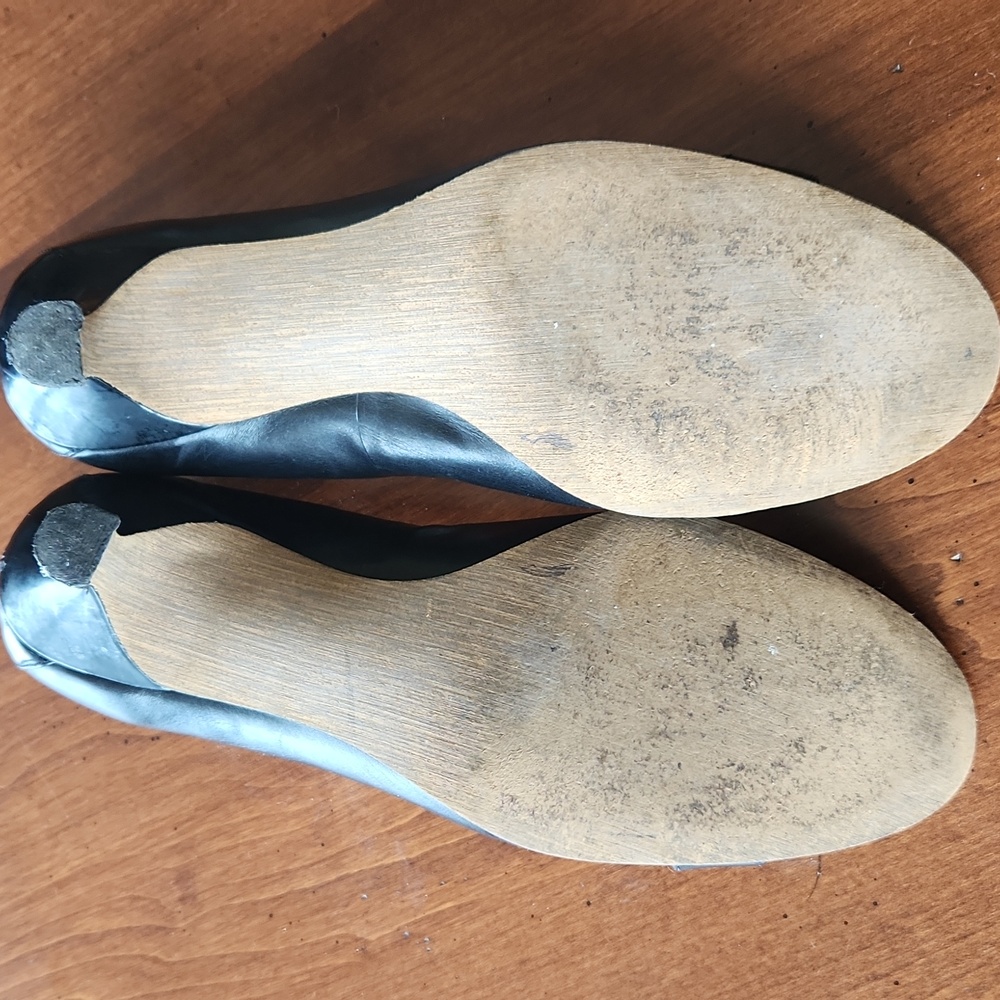 Tahari Black Heels Kitten Heels - Picture 4 of 4
